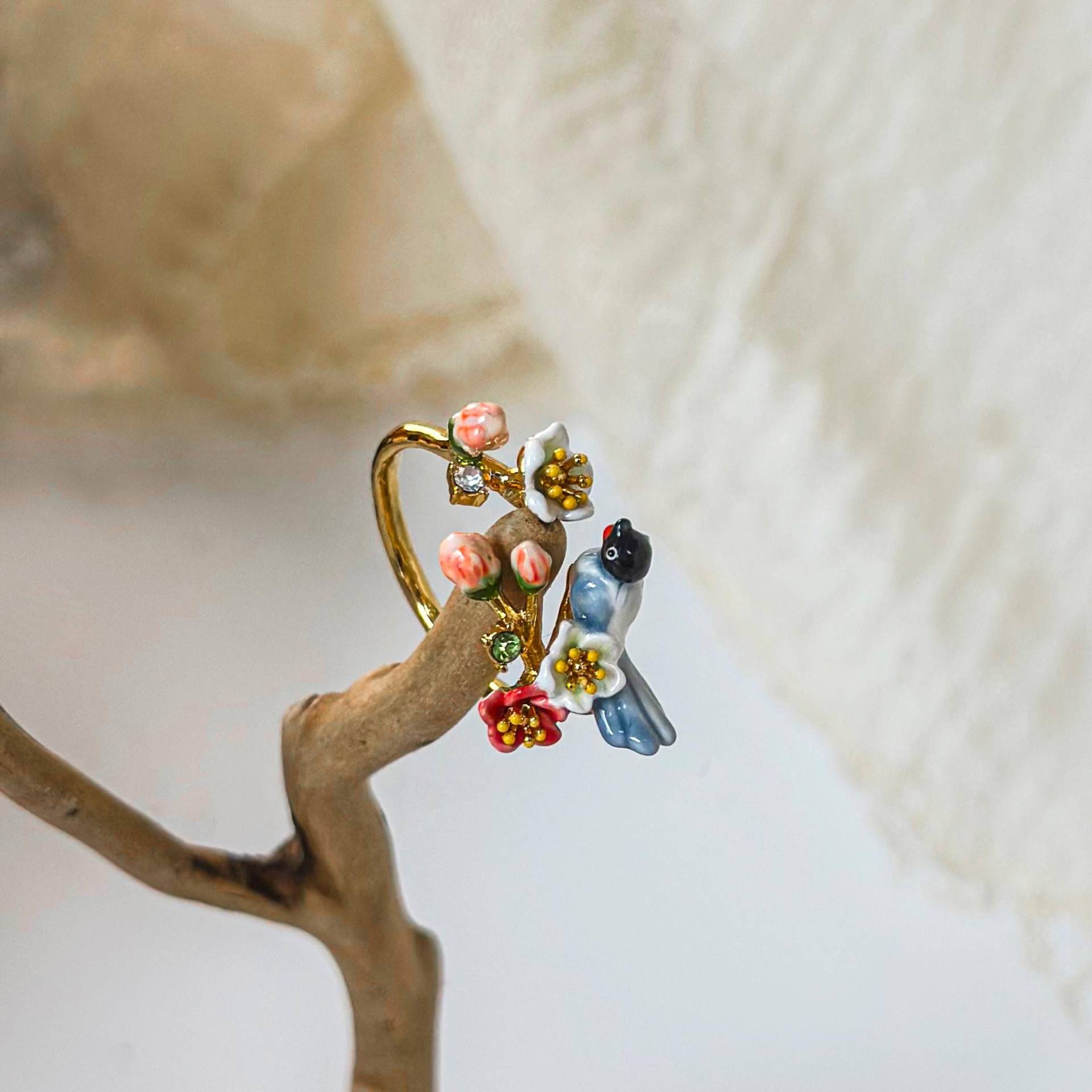 Ring Mit Elster-Und-Blumen-Motiv Ring Mit Elster-Und-Blumen-Motiv von Verdivine