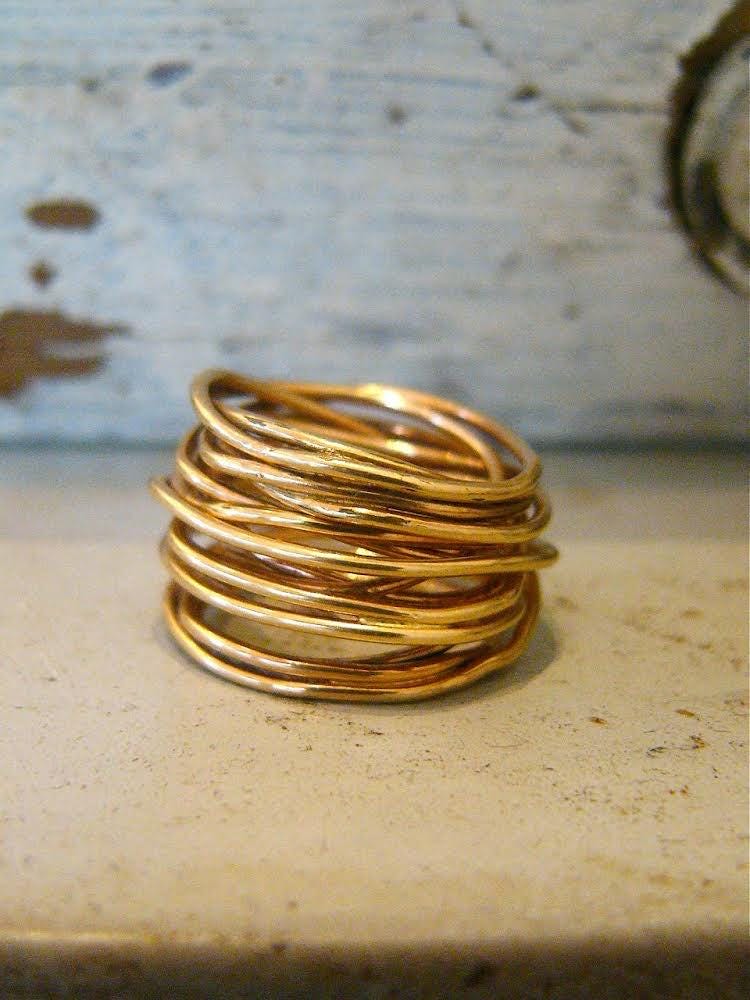 Gold Wickelring, Breitbandring, Infinity Band, Brautring, Golddrahtwickelring, Alternativer Ehering, Unisex Goldring von VeredLaorJewelry