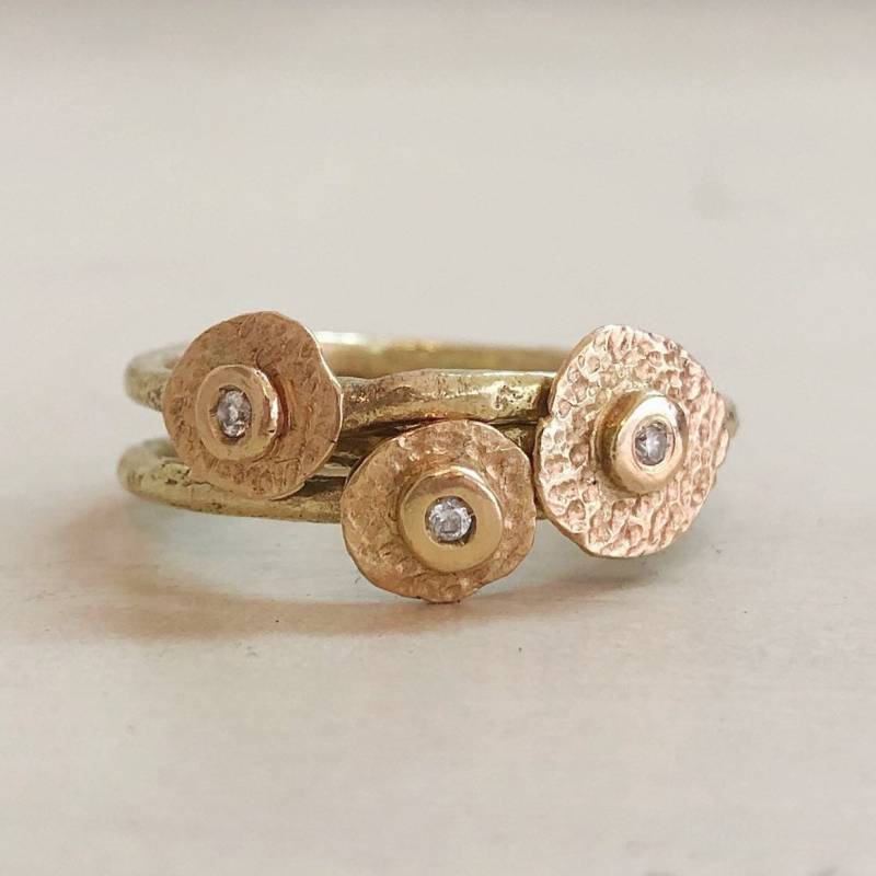 Solid Gold Personalisierte Diamant Ringe, Drei Stein Goldring Set, Verlobung Stacking Jubiläum Set von VeredLaorJewelry