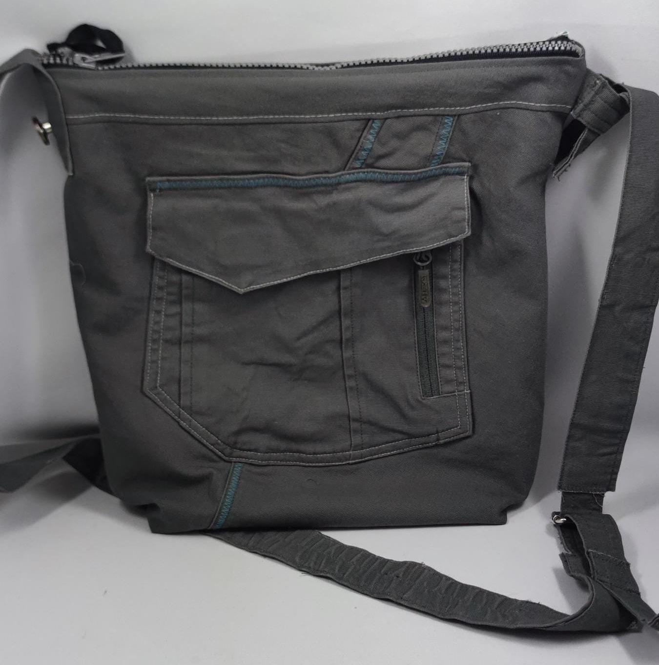 Graue Stoff-Jeanstasche Upcycling Für Männer Oder Frauen von VerenasIdeenReich