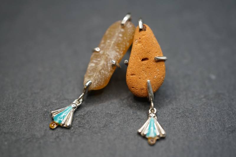 Silberohrstecker Mit Ziegelstein, Donnerkeil Und Emailliertem Anhänger von VergissDichNicht