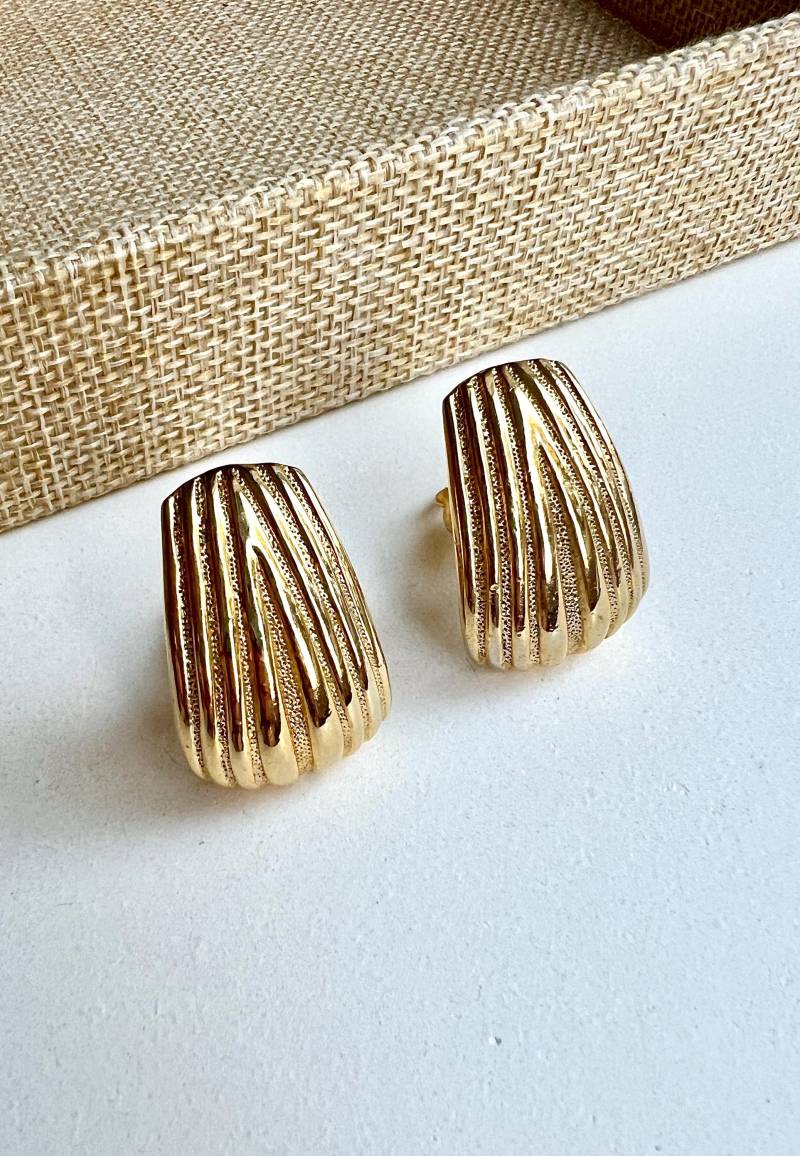 Große Gerippte Vintage Ohrclips Aus Den 80Ern in Gold von VeritaVintage