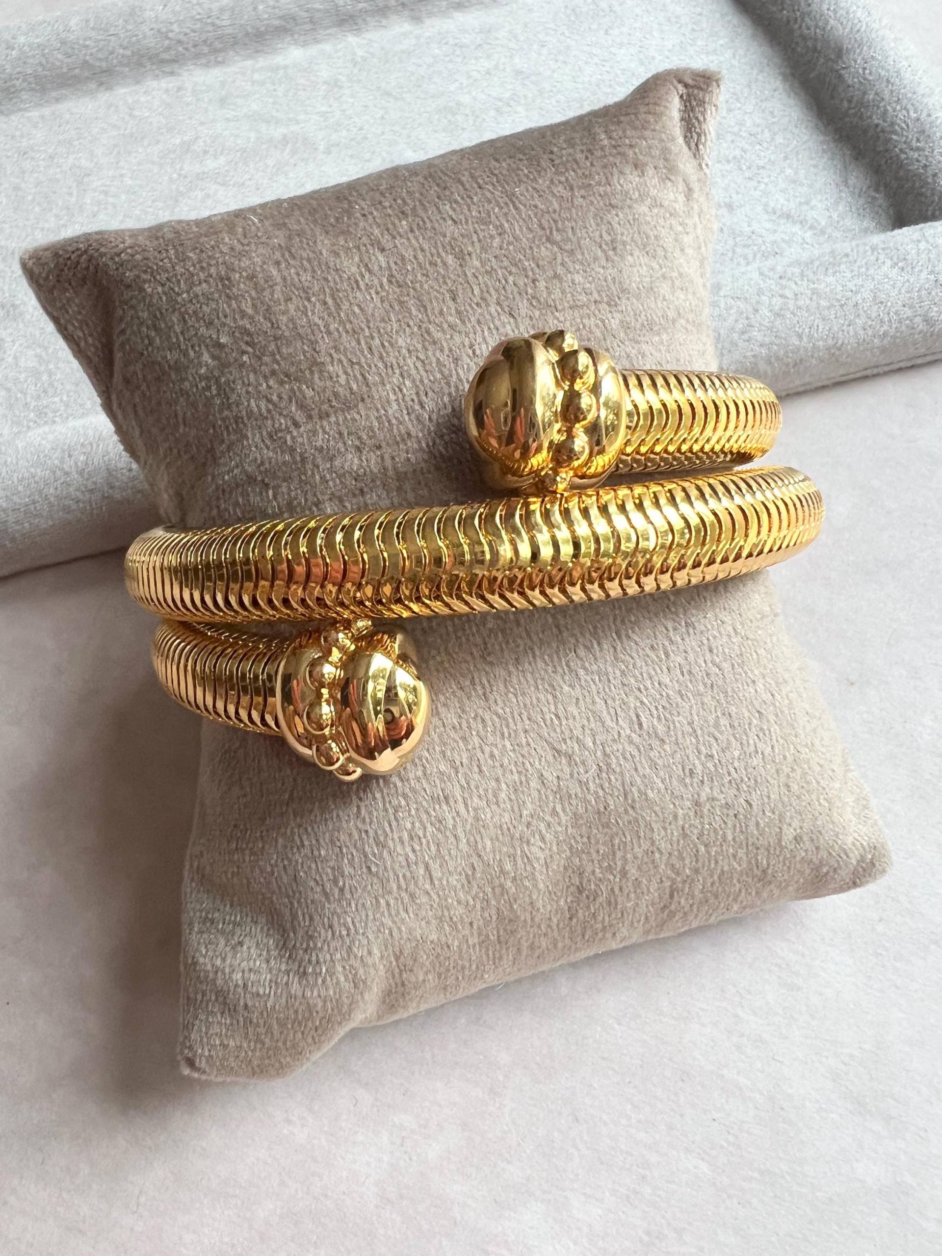 Joan Rivers Vintage Wickelarmband Aus Goldfarbenem Metall, 1990Er Jahre von VeritaVintage