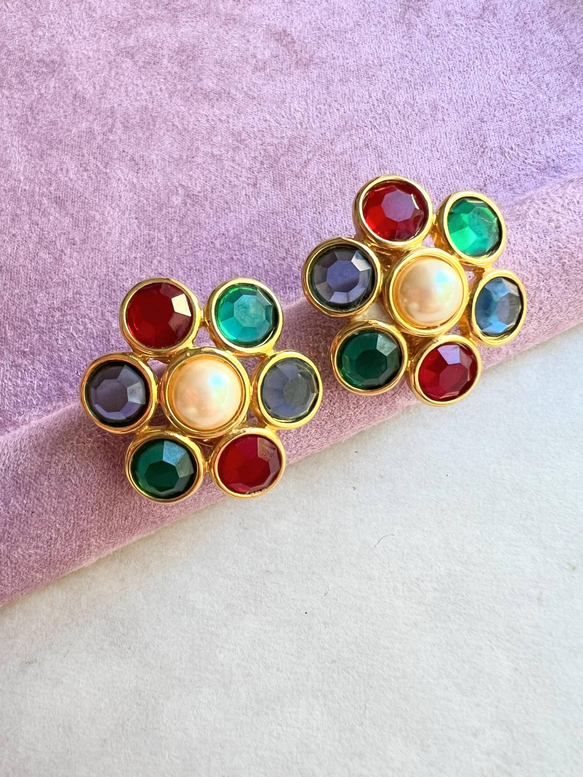 Monet Vintage Ohrclips Aus Goldfarbenem Metall Mit Bunten Einfassungen, 1980S von VeritaVintage