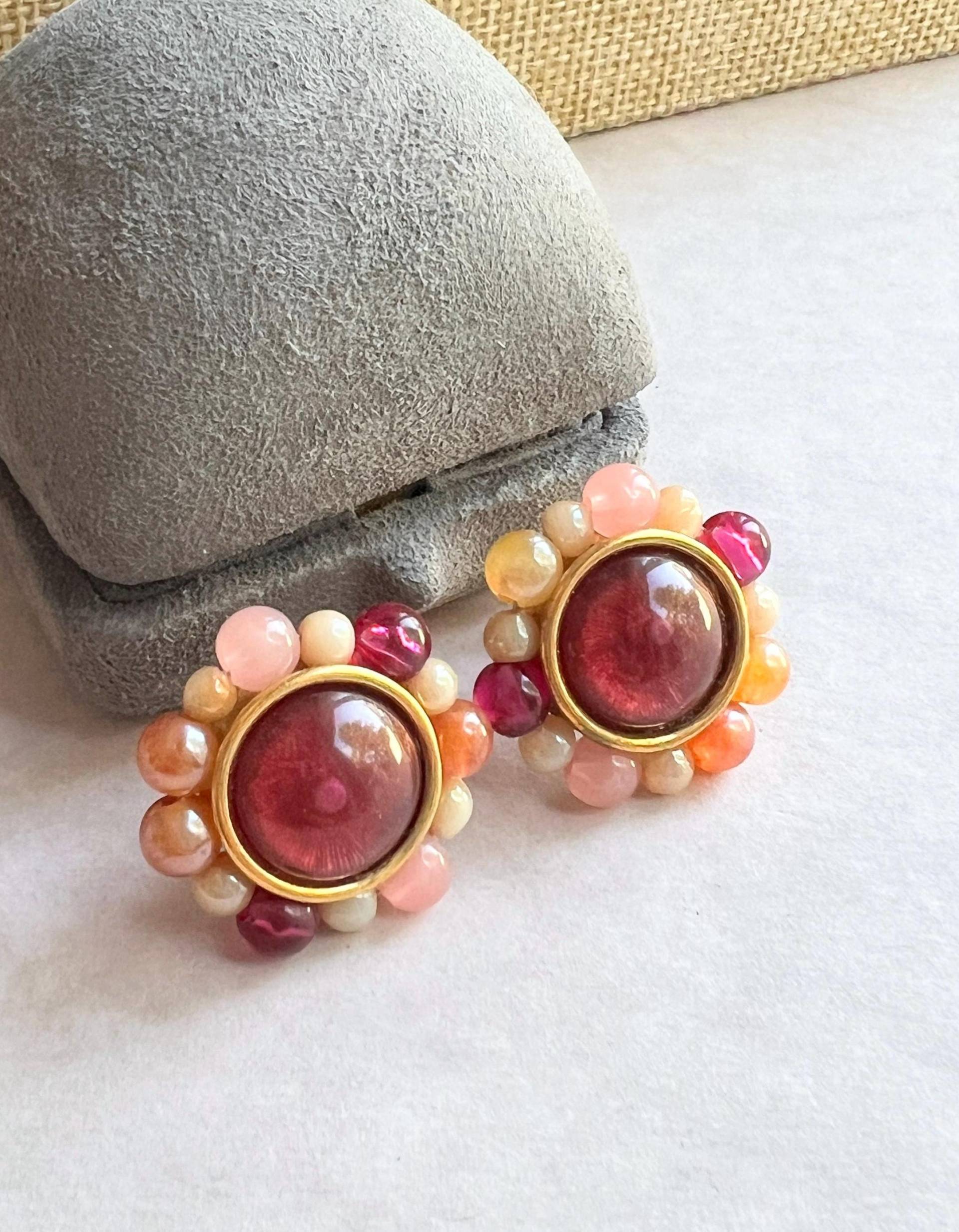 Napier Vintage Cluster Rosa Pfirsich Perle Und Goldfarbene Ohrclips, 1970S von VeritaVintage