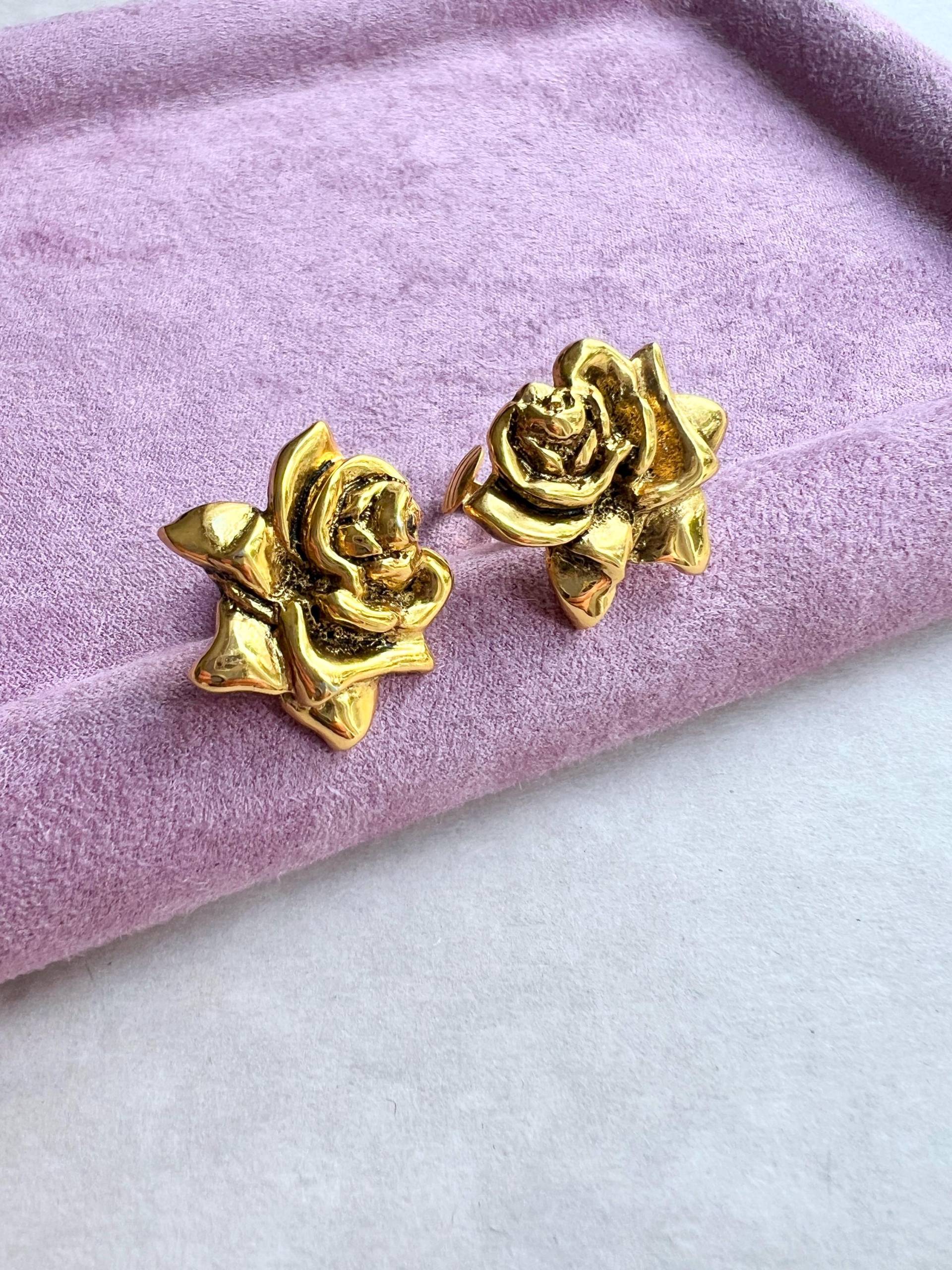 Vintage Antik Gold Metall Fassung Rosenknospe Elegante Kleine Ohrclips, 80Er Jahre, Unsigniert von VeritaVintage