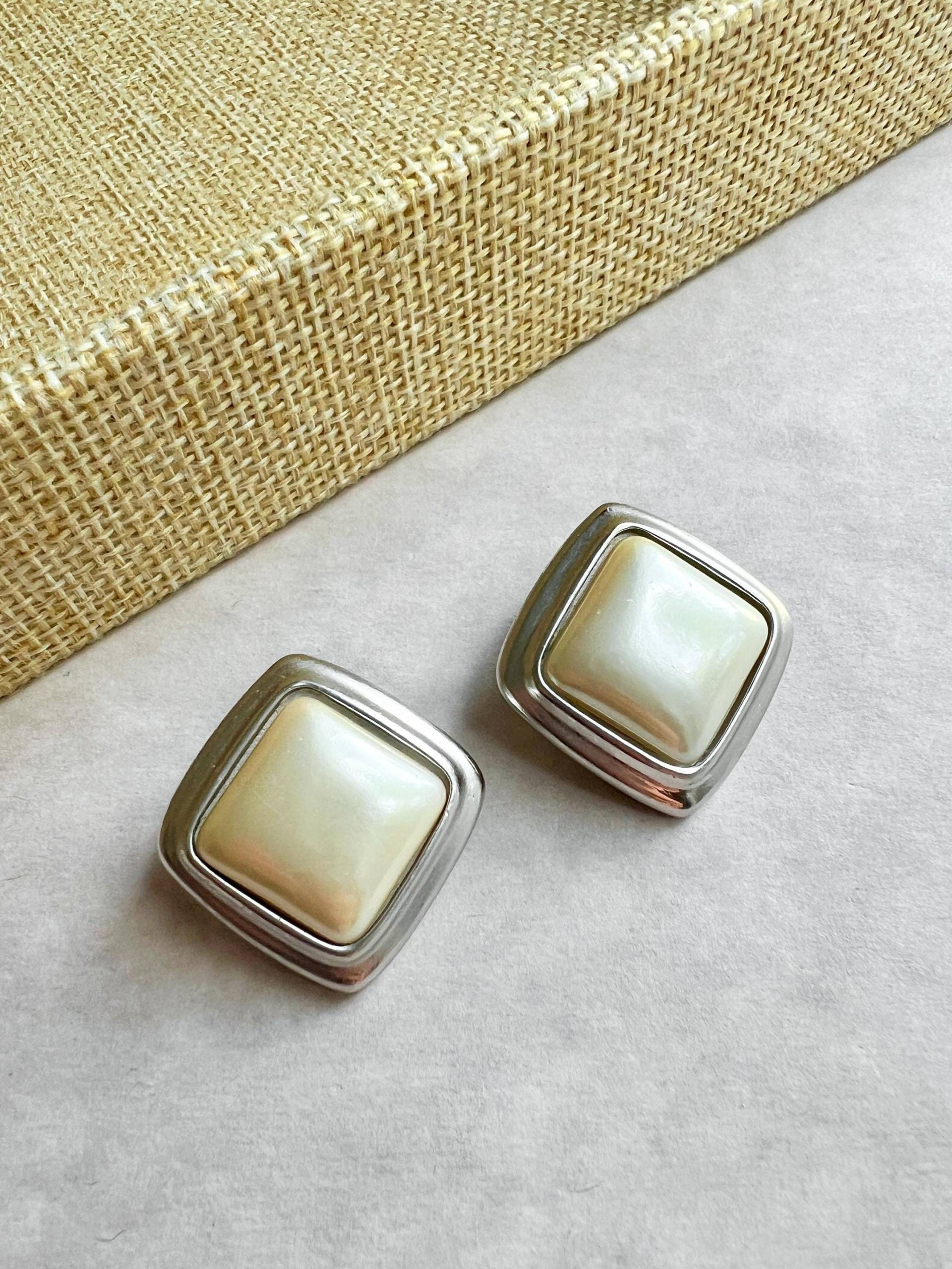 Vintage Liz Claidose Ohrringe Mit Kunstperlen & Silberfarbenen Ohrclips, 1970Er Jahre von VeritaVintage