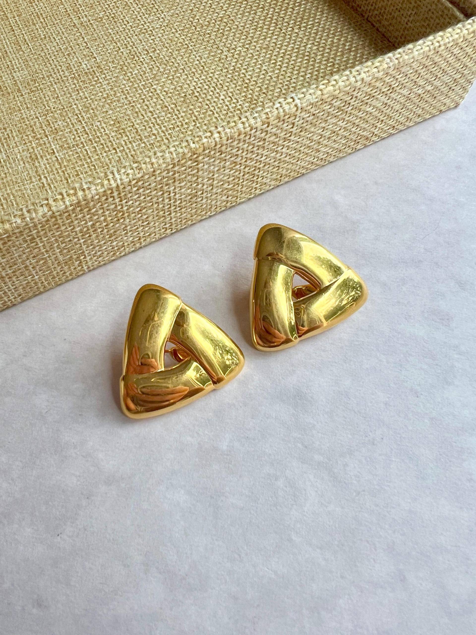 Vintage Monet Goldfarbene Dreieckige Ohrclips, 1980S von VeritaVintage