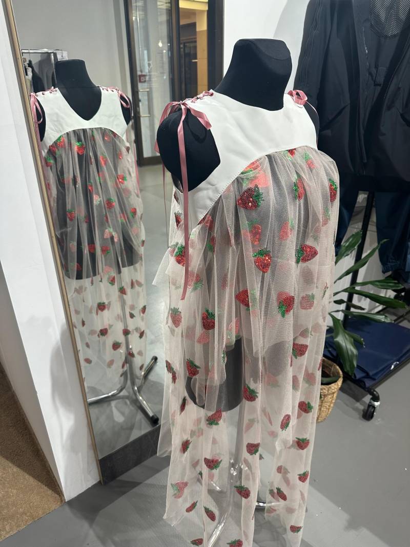 Designer Strawberry Mesh Dress - „Durchblick" Collection von VeritasDesignShop