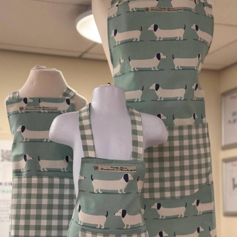 Dackel Baumwolle Backschürze, Geschenk Für Hundeliebhaber von VerityRoseByRebecca