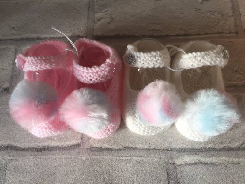 Einhorn Baby Booties, Handgestrickte Weiße Schuhe Mit Pompoms 0-3 Monate von VerityRoseByRebecca