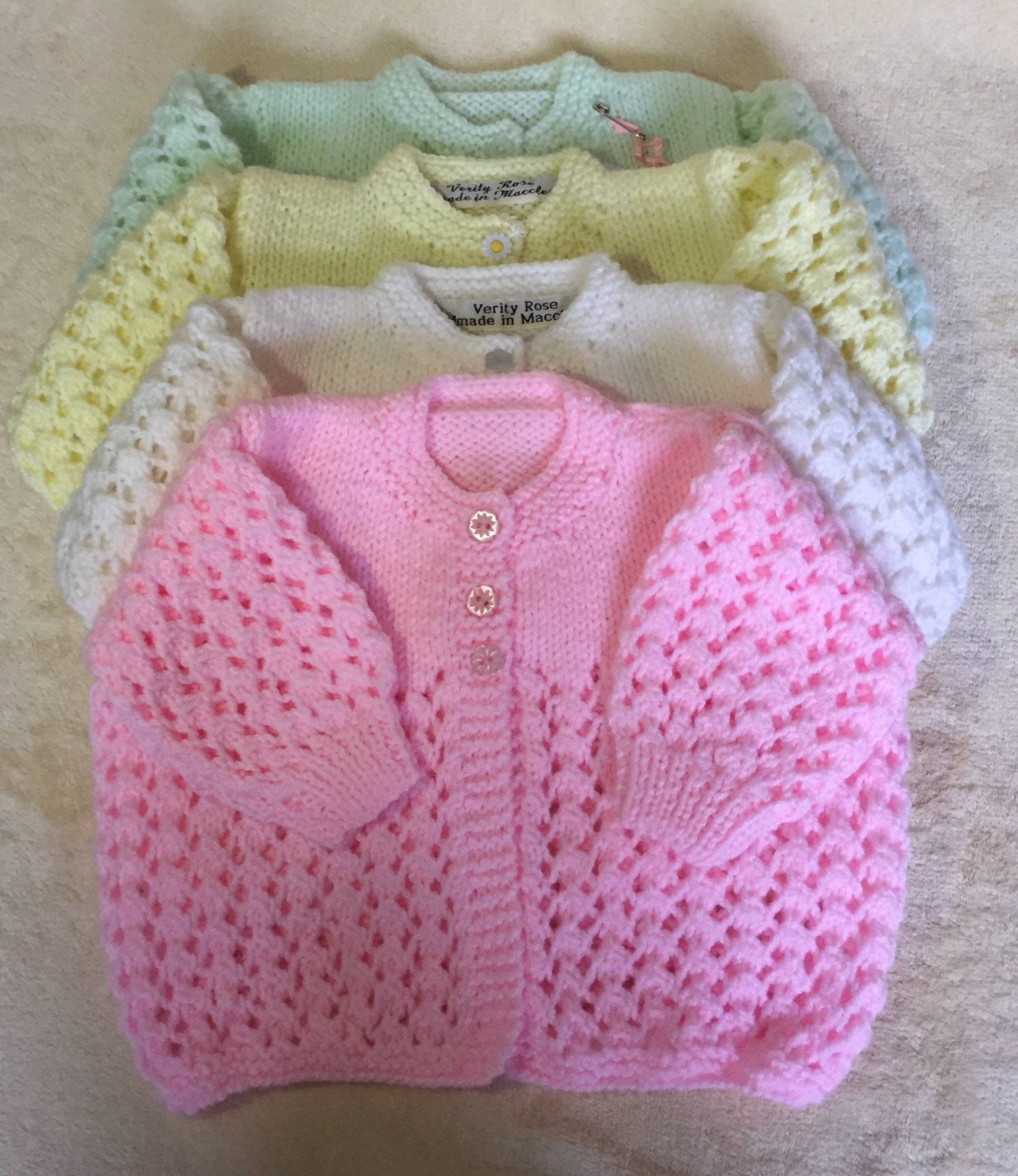 Handgestrickte Baby Strickjacke Unisex Matinee Jacke, Traditioneller Stil von VerityRoseByRebecca