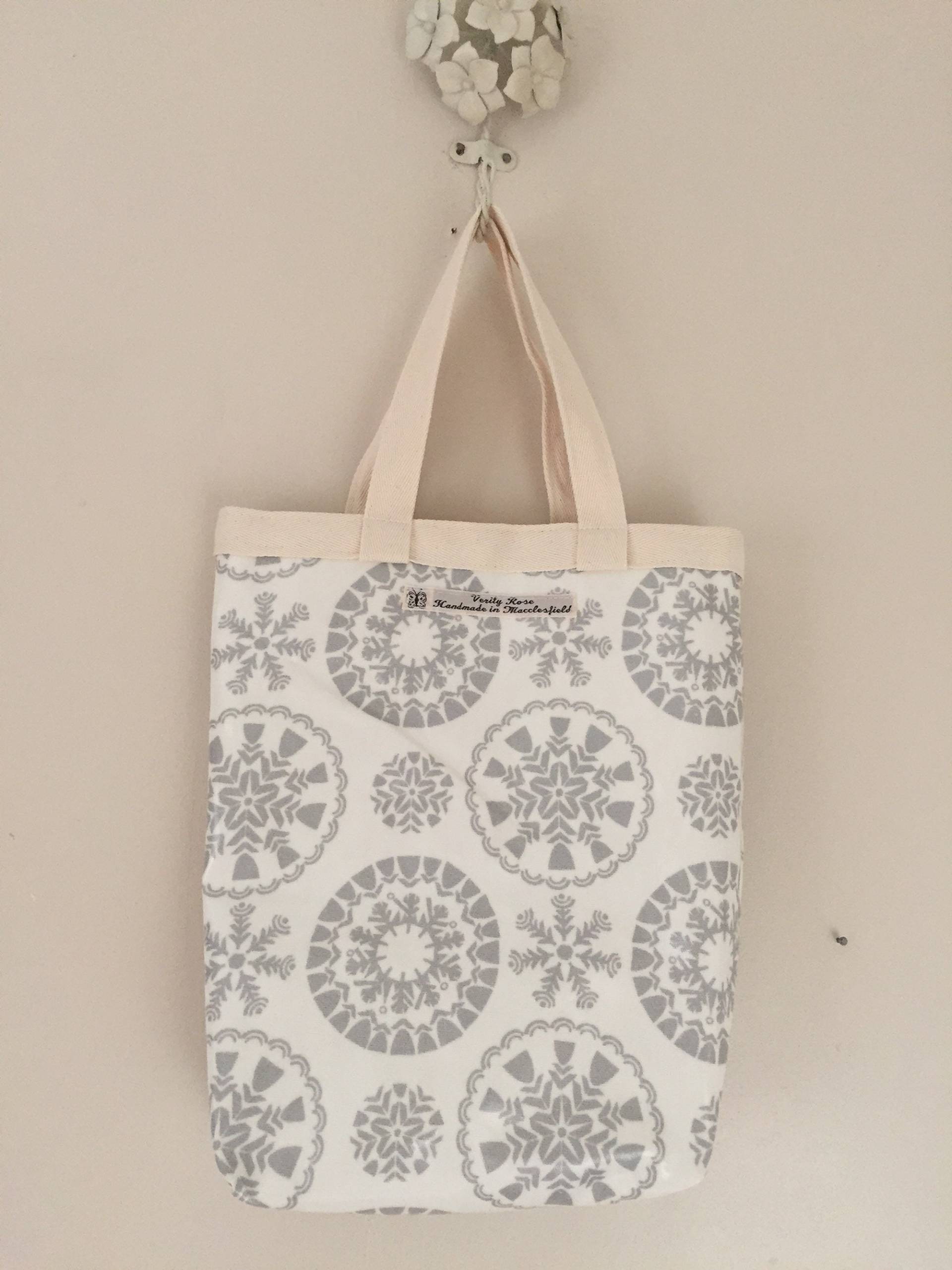 Heiligabend Tasche, Weihnachtsgeschenktasche, Weihnachts-Einkaufstasche, Einkaufstasche, Geschenktasche, Paketbeutel von VerityRoseByRebecca