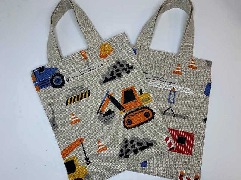 Jungen Mini Tasche, Shopper, Baustelle Fahrzeuge, Kinder Geschenk, Kinder-Schuhbeutel, Party Wickeltasche, Kinder-Einkaufstasche von VerityRoseByRebecca