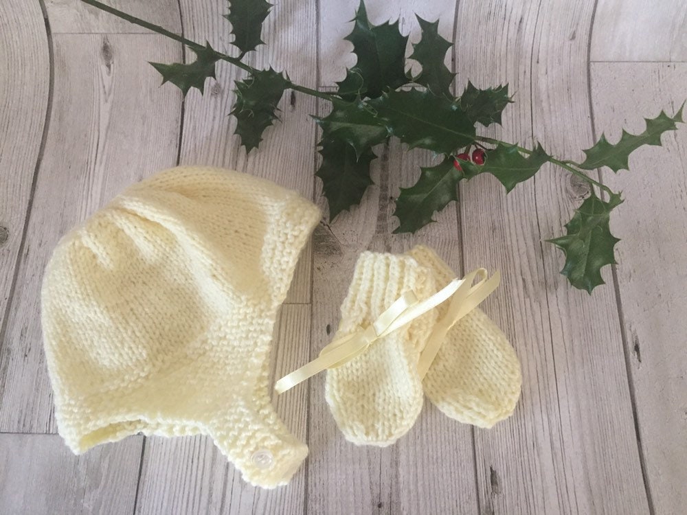 Zitronenrote Baby Jungen Mütze Mit Knopfverschluss Und Passende Handschuhe 0-3 Monate Zitronenrote Baby Jungen Mütze Mit Knopfverschluss Und Passende Handschuhe 0-3 Monate von VerityRoseByRebecca