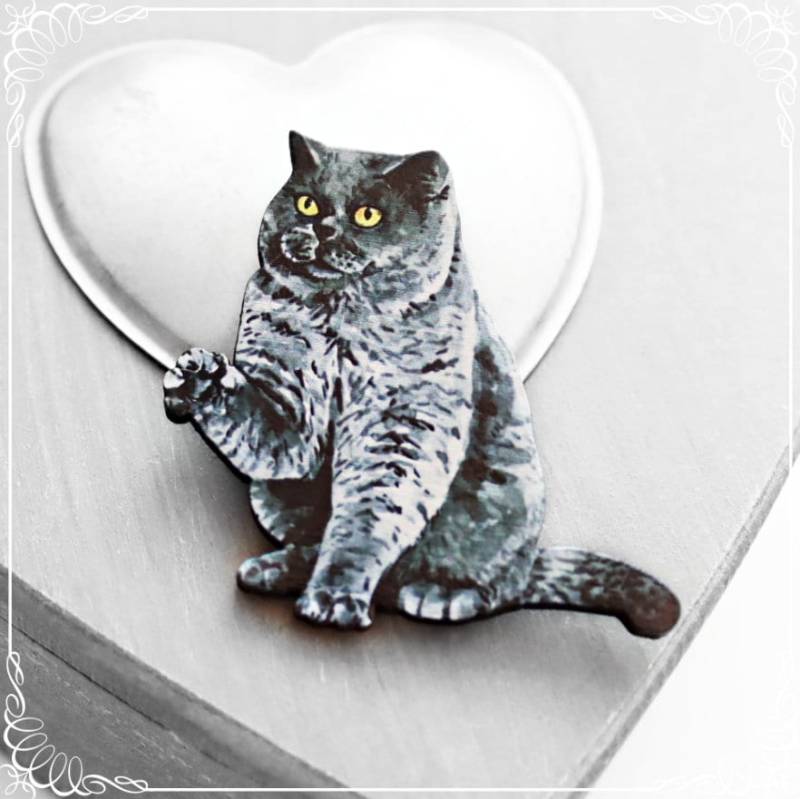 Süße Holzbrosche "Freche Miez', Holz Anstecker Schwarze Katze, Lasercut Brosche von Verknallt