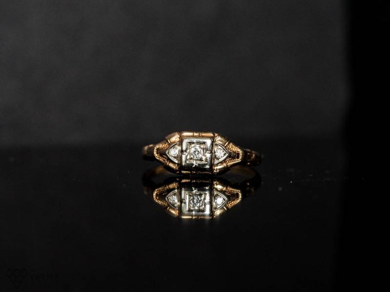 Circa 1940 - Two Tone 14K Gelb- Und Weißgold Verlobungsring Mit 3 Altschliff Diamanten Veg # 318 von VermaEstateJewels