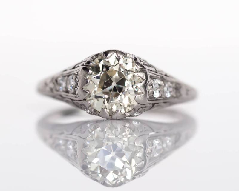 Zirka 1910 Edwardian Platin 1.78Ct Diamant Verlobungsring Im Altschliff Mit .20Cttw Seitlichen Diamanten - Veg#659 von VermaEstateJewels