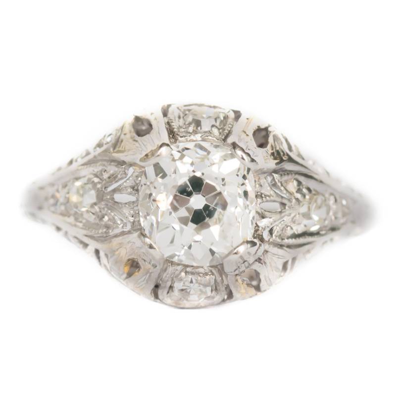 Zirka 1910Er Jahre Edwardian Platin 1.06Ct Antikes Kissen Und .10Cttw Antiker Diamant-Verlobungsring-Veg # 6A von VermaEstateJewels