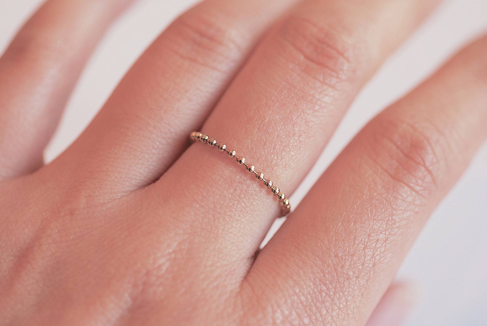 14K Gold Filled Perlenring, Perlen Ring, Minimal Beaded Stapelring, Midi Perlenkette Ring [7] von VermeilSupplies