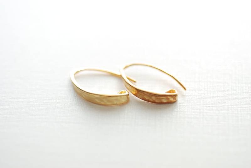Glänzende Vermeil Gold Abgeflacht Front Ohrhaken - Gehämmert Flache Vordere Ohrhaken, Ohrring Erkenntnisse, Ohrringe, 108 Glänzende Vermeil Gold Abgeflacht Front Ohrhaken - Gehämmert Flache Vordere Ohrhaken, Ohrring Erkenntnisse, Ohrringe, 108 von VermeilSupplies