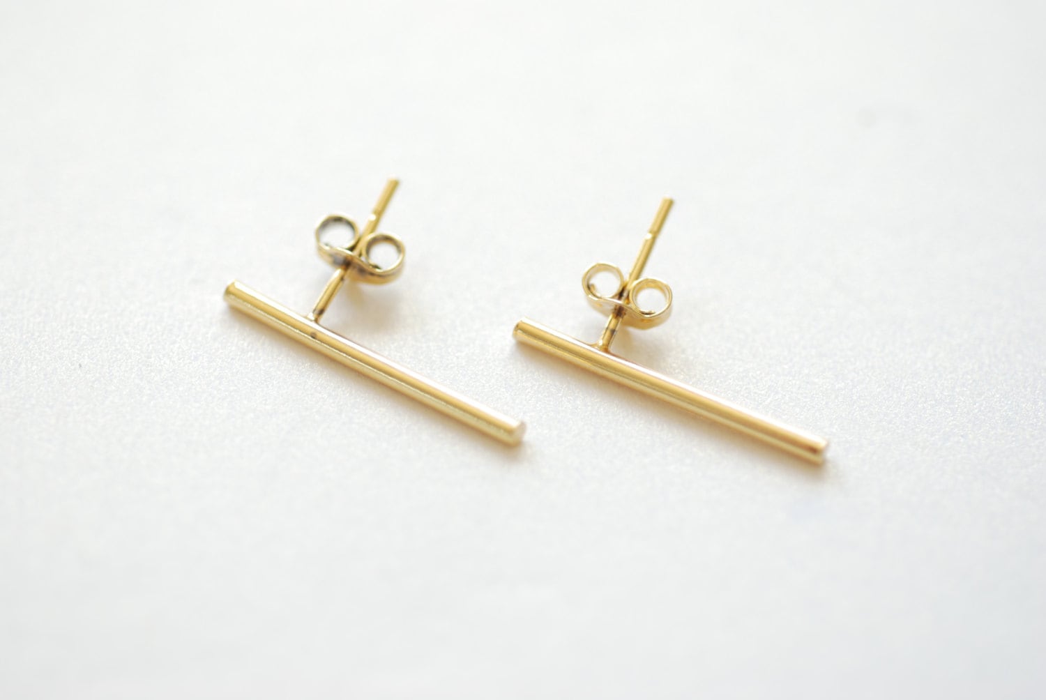 Goldbarren, Linie Ohrringe, Stick Bar Filament Ohr Bergsteiger, Ohrstecker, Minimalistisch Ohrringe Goldbarren, Linie Ohrringe, Stick Bar Filament Ohr Bergsteiger, Ohrstecker, Minimalistisch Ohrringe von VermeilSupplies