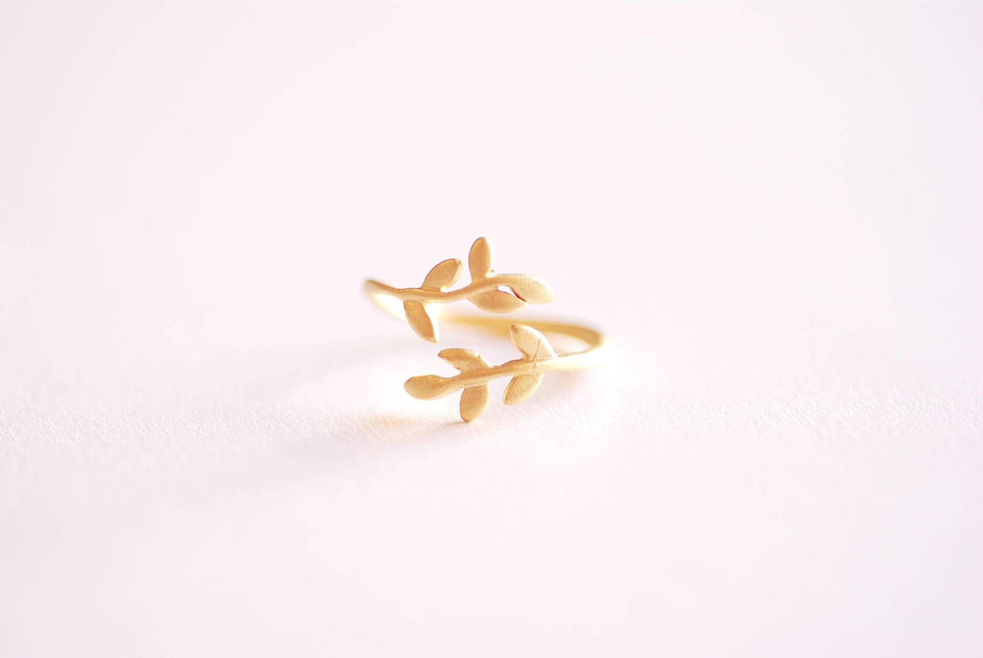 Matt Gold Zweig Ring, Blatt Layering Rebe Naturschmuck, Baum Ring [355] von VermeilSupplies