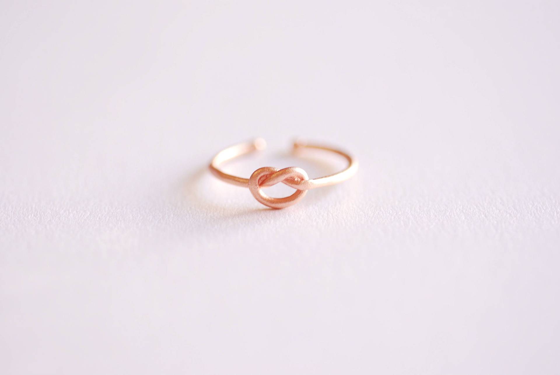 Matt Rosa Rose Gold Love Knot Ring-Verstellbarer Ring, Dünner Brautjungfer Geschenk, Infinity Eternity Midi Ring 353 Matt Rosa Rose Gold Love Knot Ring-Verstellbarer Ring, Dünner Brautjungfer Geschenk, Infinity Eternity Midi Ring 353 von VermeilSupplies