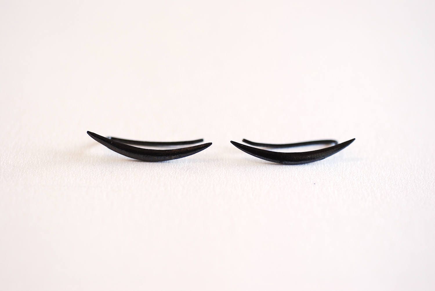 Ohr Crawler, Bergsteiger, Mond-Ohr-Pin, Schwarz Crescent Moon Ohrstecker Kletterer - Mond, Mond Manschette, Crawler Ohrstecker, Jacke Ohr Crawler, Bergsteiger, Mond-Ohr-Pin, Schwarz Crescent Moon Ohrstecker Kletterer - Mond, Mond Manschette, Crawler Ohrstecker, Jacke von VermeilSupplies