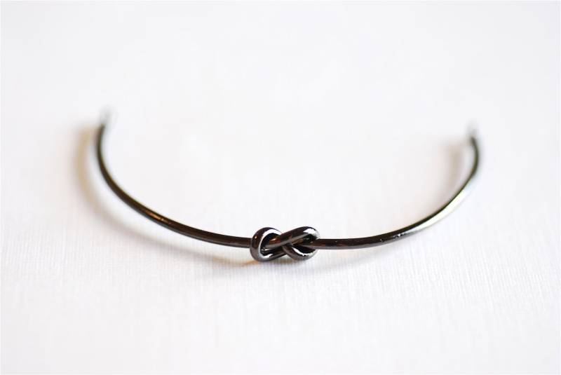 Schwarz Rhodium Liebesknoten Armband - Schwarzer Knoten Manschette Armband, Brautjungfer Schmuck, Verstellbarer Armreif, 263 Schwarz Rhodium Liebesknoten Armband - Schwarzer Knoten Manschette Armband, Brautjungfer Schmuck, Verstellbarer Armreif, 263 von VermeilSupplies