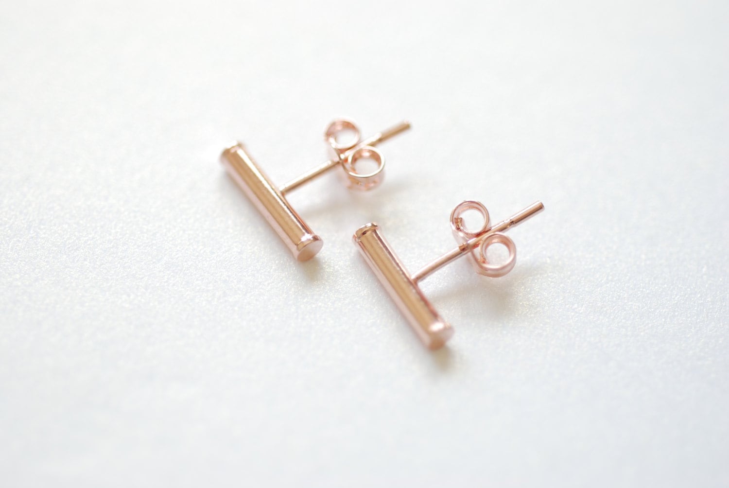 Vermeil Rose Gold Bar Ohrringe, Ohrstecker, Linie Minimale Post-Ohrringe, Ohr Bergsteiger, Stick Ohrringe Vermeil Rose Gold Bar Ohrringe, Ohrstecker, Linie Minimale Post-Ohrringe, Ohr Bergsteiger, Stick Ohrringe von VermeilSupplies