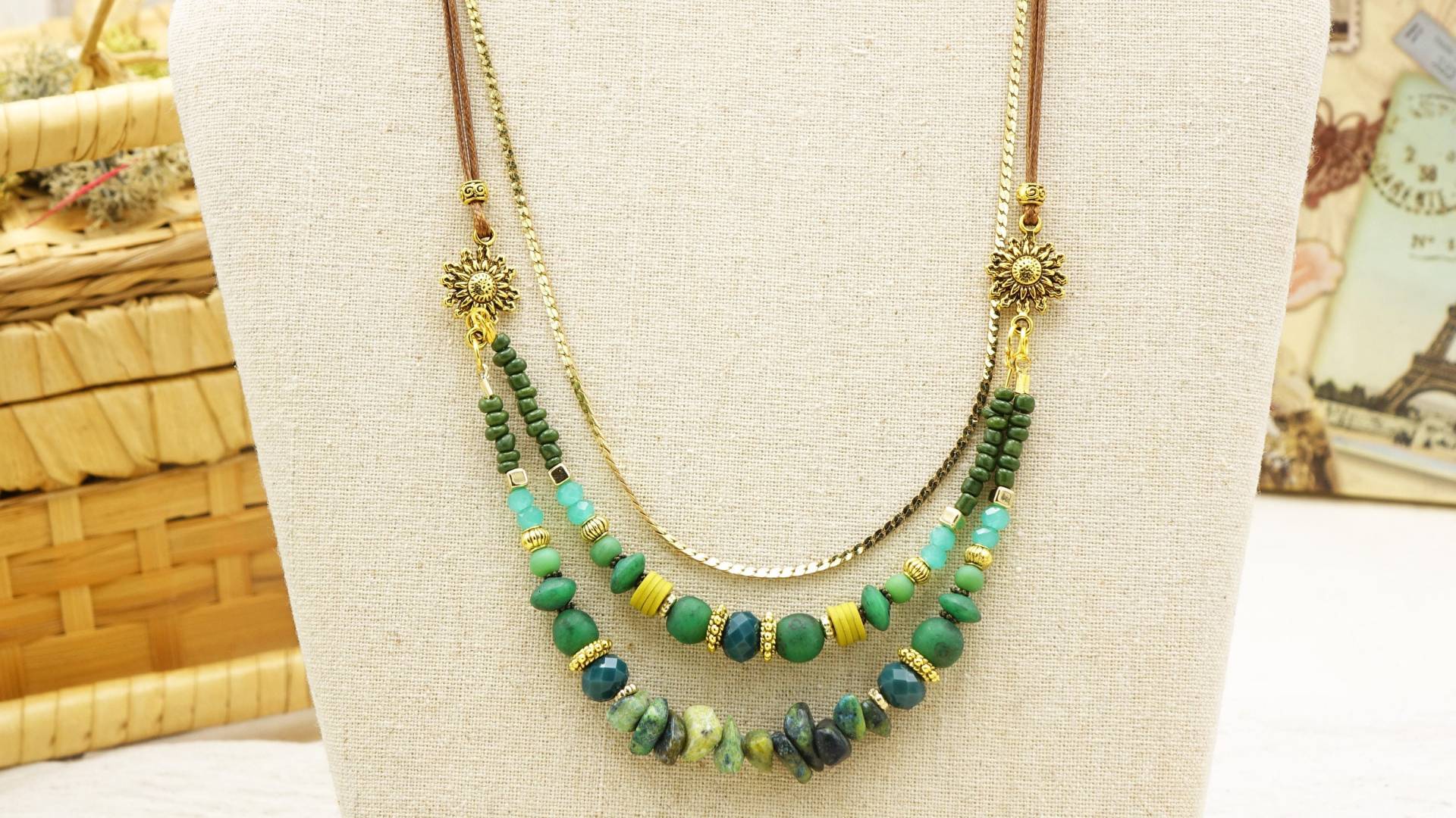 Jade Stein Perlen Halskette - Kristall Geschenk Für Sie Boho Schmuck -Naturstein Jade Stein Perlen Halskette - Kristall Geschenk Für Sie Boho Schmuck -Naturstein von VernaArtisanWorks