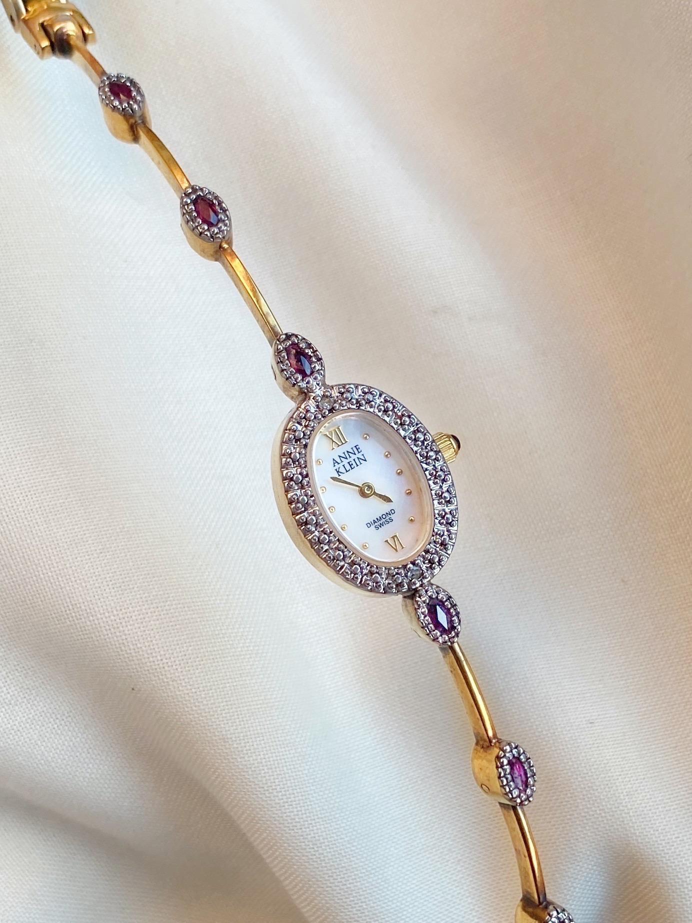 Seltene Zierliche Anne Klein Vintage Damenuhr; Steine Armband Uhr von Verncellvintage