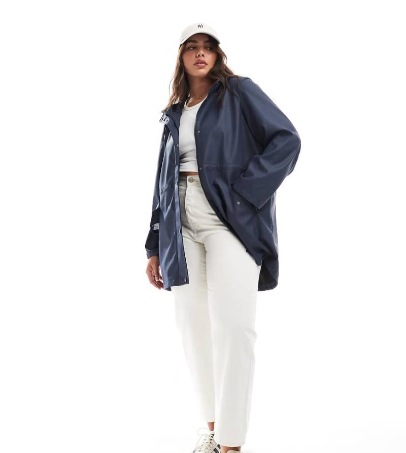 Vero Moda Curve - Beschichtete Regenjacke in Marineblau mit Kapuze von Vero Moda Curve