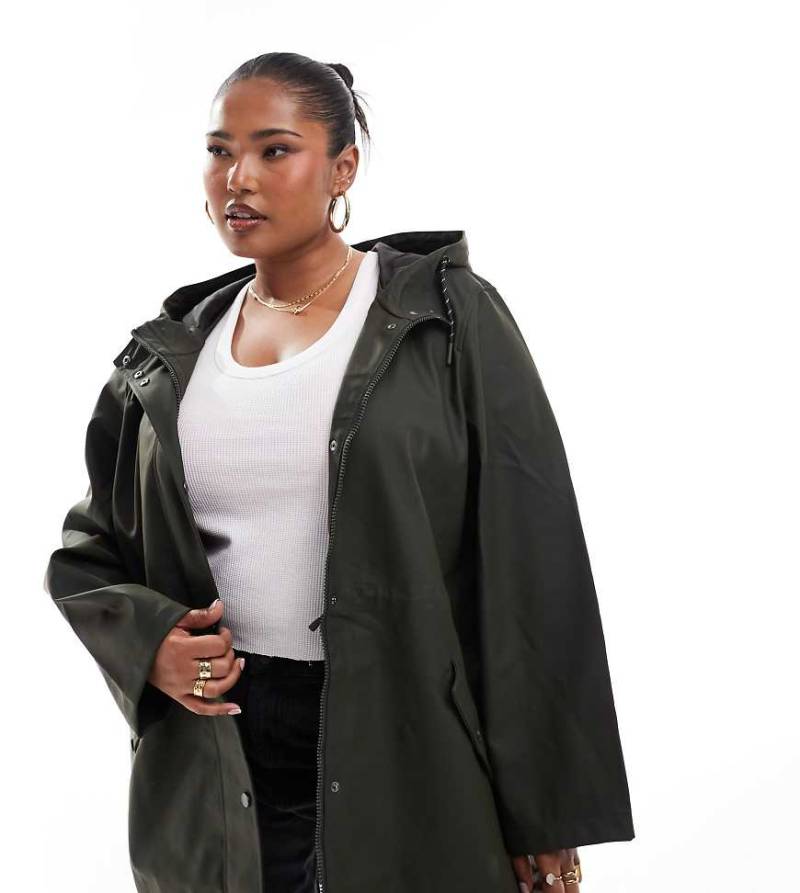 Vero Moda Curve - Beschichtete Regenjacke in dunklem Khaki mit Kapuze-Grün von Vero Moda Curve