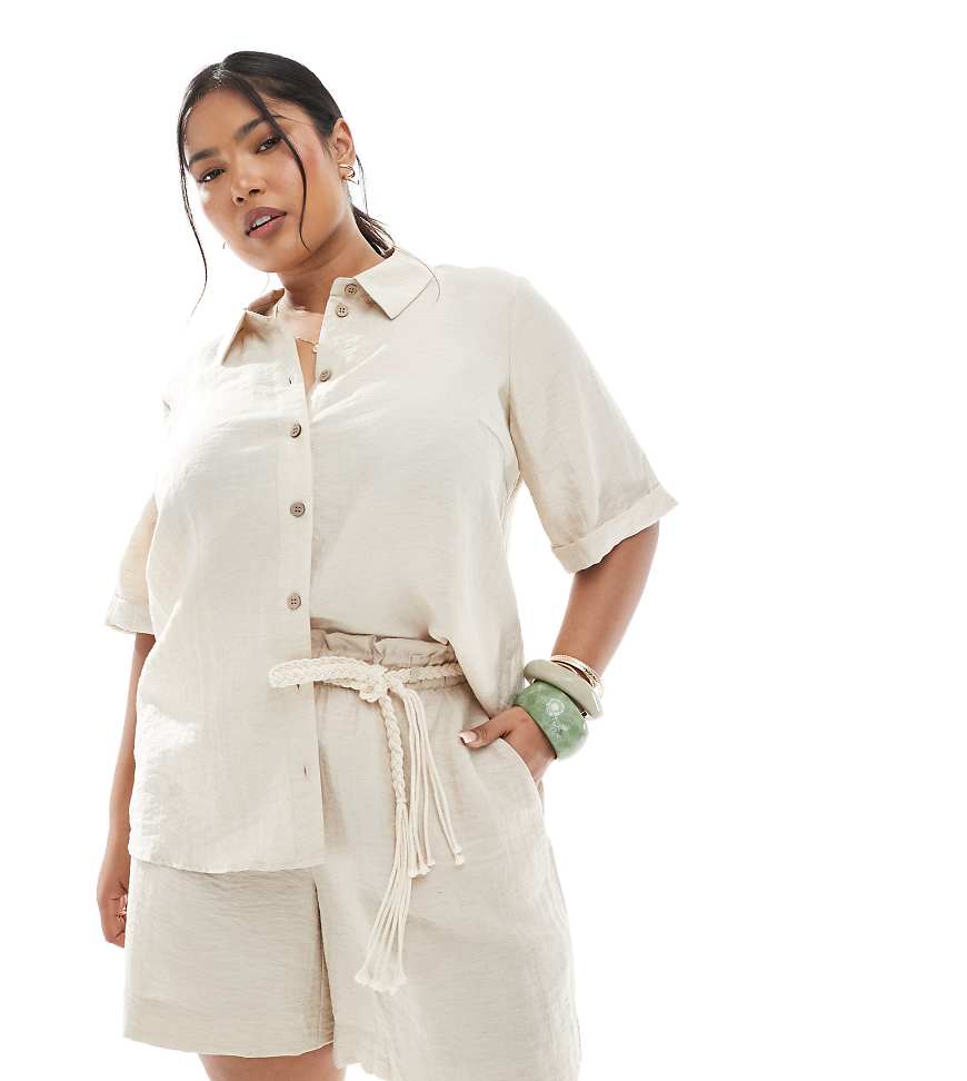 Vero Moda Curve - Boxy-Fit-Hemd in Hellbeige, Kombiteil-Neutral Vero Moda Curve - Boxy-Fit-Hemd in Hellbeige, Kombiteil-Neutral von Vero Moda Curve