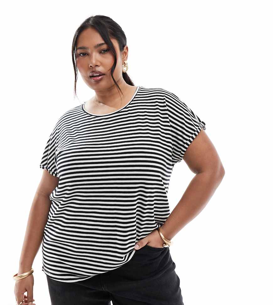 Vero Moda Curve - Gestreiftes Oversize-T-Shirt in Schwarz-Weiß Vero Moda Curve - Gestreiftes Oversize-T-Shirt in Schwarz-Weiß von Vero Moda Curve