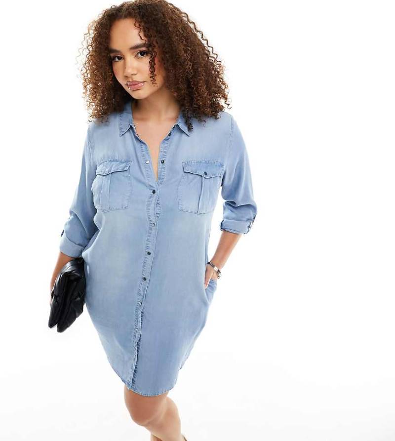 Vero Moda Curve - Hemdkleid aus Jeansstoff in hellblauer Waschung von Vero Moda Curve