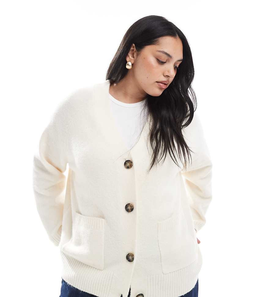 Vero Moda Curve - Kastige Strickjacke in Creme mit Taschen-Weiß Vero Moda Curve - Kastige Strickjacke in Creme mit Taschen-Weiß von Vero Moda Curve