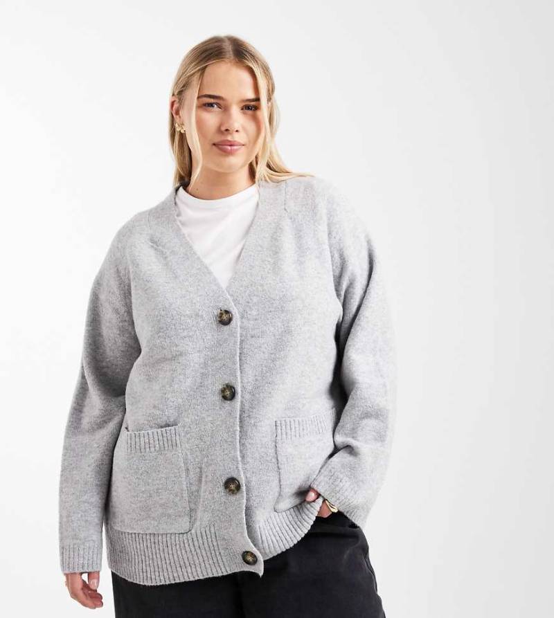 Vero Moda Curve - Kastige Strickjacke in Hellgrau meliert mit Taschen von Vero Moda Curve