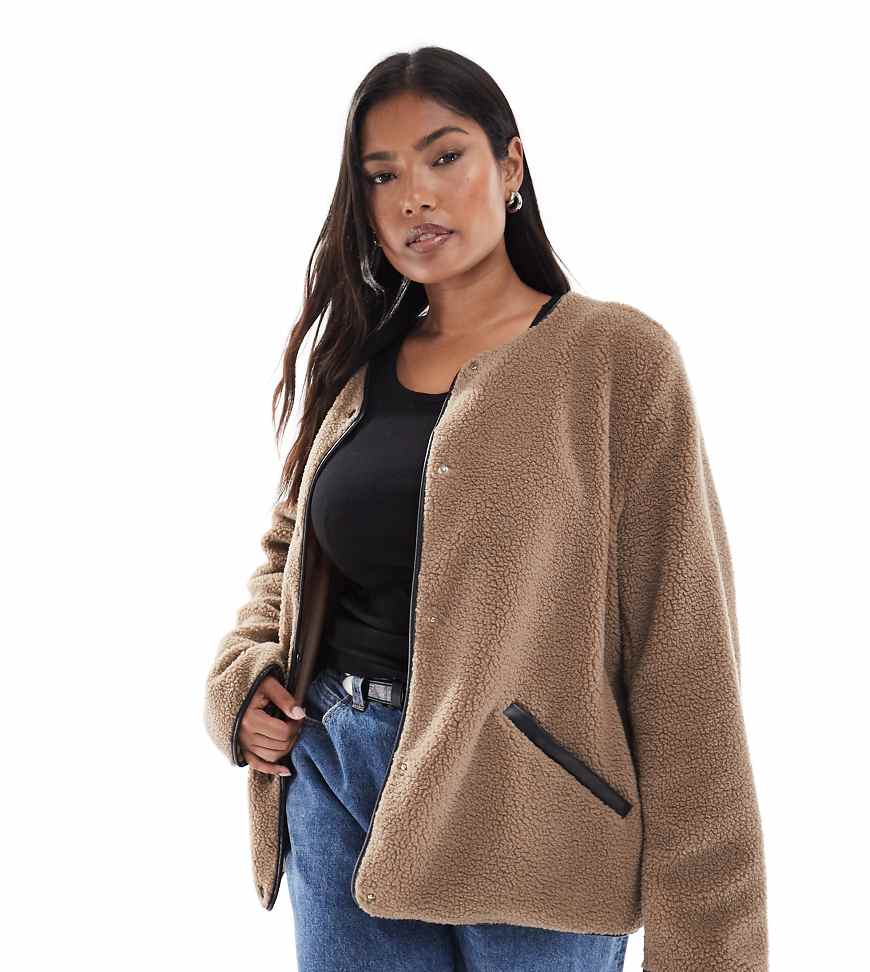 Vero Moda Curve - Leichte Teddyfell-Jacke in Beige mit Kontrast-Design-Neutral Vero Moda Curve - Leichte Teddyfell-Jacke in Beige mit Kontrast-Design-Neutral von Vero Moda Curve