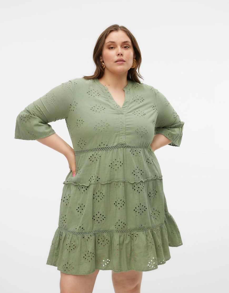 Vero Moda Curve - Oberteil in Heckengrün Vero Moda Curve - Oberteil in Heckengrün von Vero Moda Curve