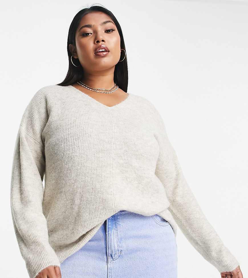 Vero Moda Curve - Pullover mit V-Ausschnitt in Creme-Weiß Vero Moda Curve - Pullover mit V-Ausschnitt in Creme-Weiß von Vero Moda Curve