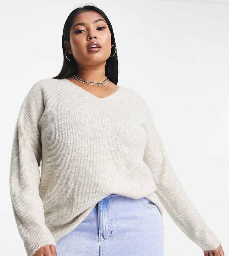 Vero Moda Curve - Pullover mit V-Ausschnitt in Creme-Weiß von Vero Moda Curve