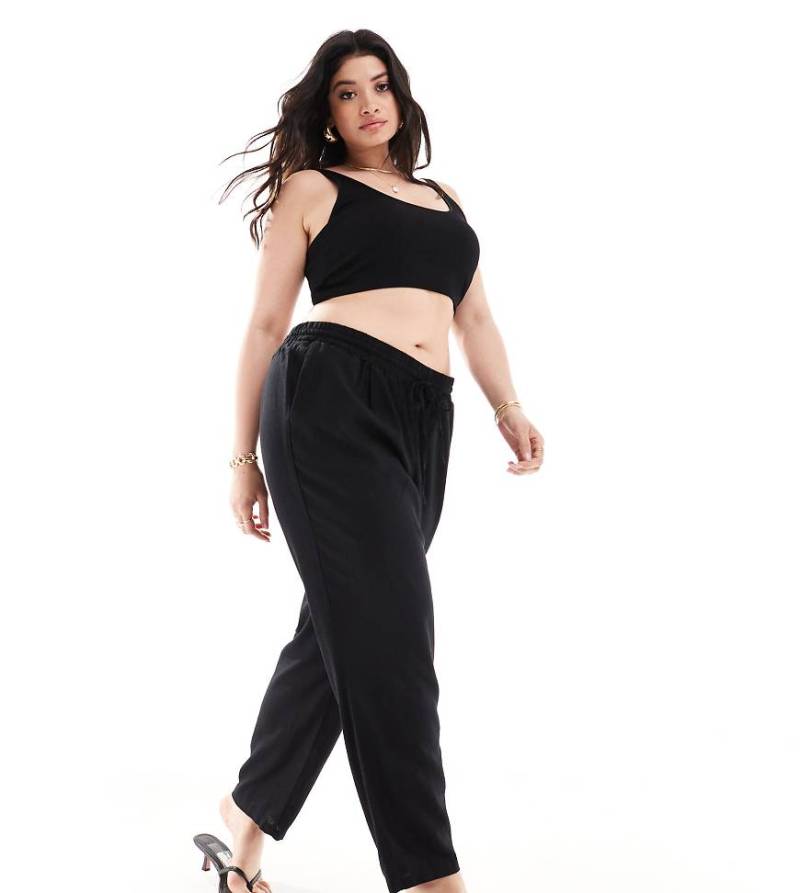 Vero Moda Curve - Schmal zulaufende Hose aus Leinenmix in Schwarz von Vero Moda Curve