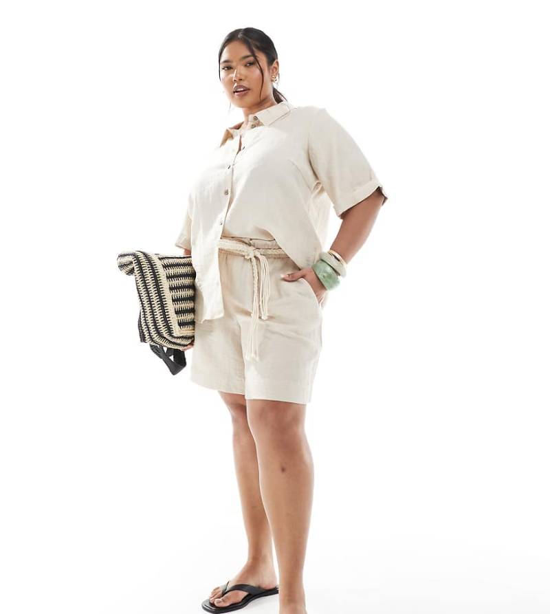 Vero Moda Curve - Shorts in Hellbeige mit Bindegürtel, Kombiteil-Neutral von Vero Moda Curve