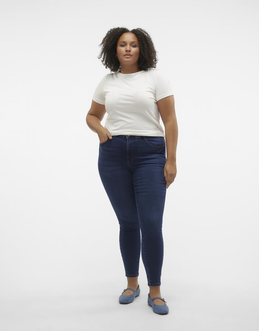 Vero Moda Curve - Skinny-Jeans aus dunkelblauem Denim Vero Moda Curve - Skinny-Jeans aus dunkelblauem Denim von Vero Moda Curve