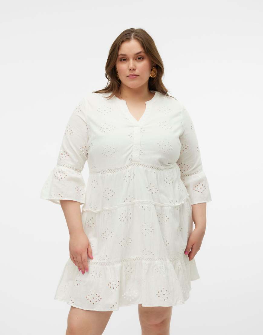 Vero Moda Curve - Top in Weiß Vero Moda Curve - Top in Weiß von Vero Moda Curve