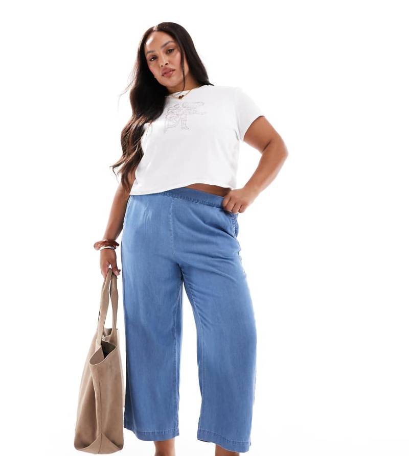 Vero Moda Curve - Verkürzte Hose aus Chambray in Mittelblau von Vero Moda Curve