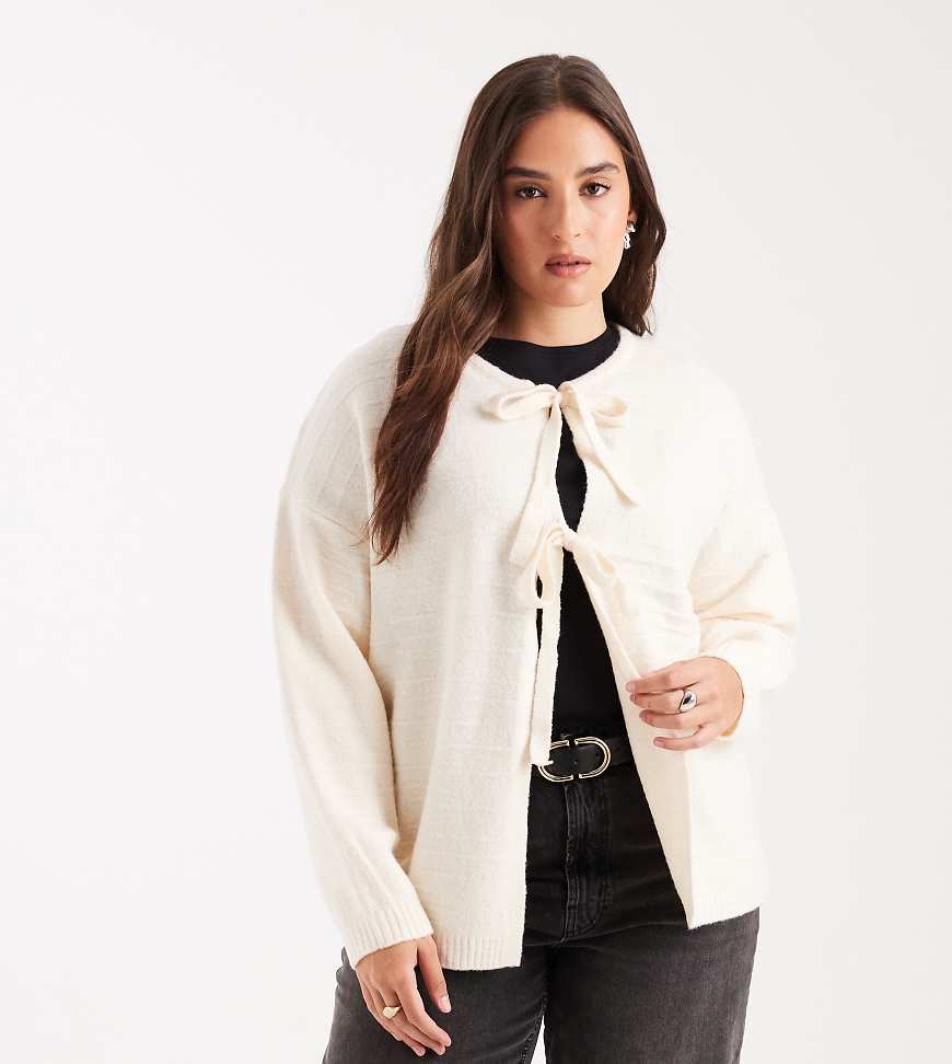Vero Moda Curve - Vorne gebundene Jacke in Cremeweiß von Vero Moda Curve